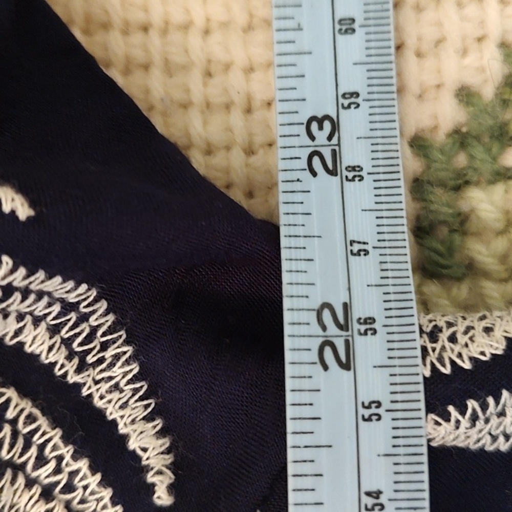 Solitaire NWT Navy Blue & White Embroidered Ferns Boxy Scalloped Hem SZ:L Blouse - Picture 12 of 14